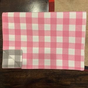 Reversible table runner